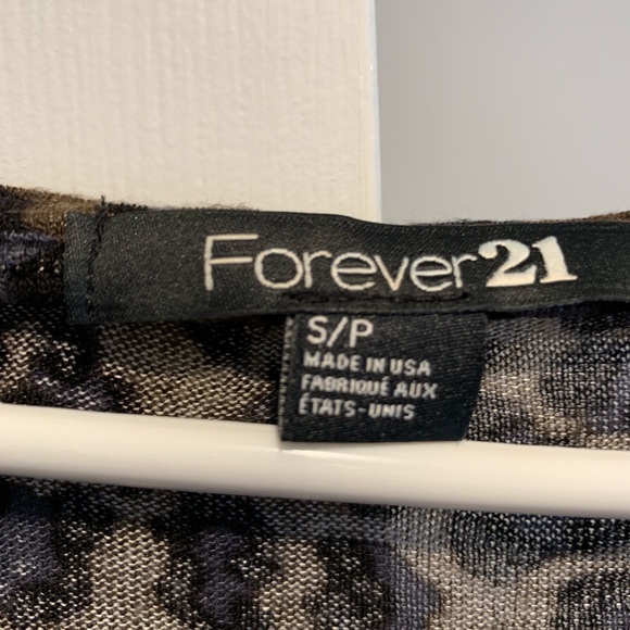 Cheetah print top - Picture 3 of 3